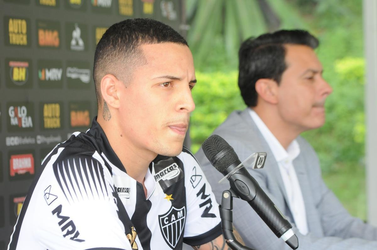 Fotos da apresentao do lateral-esquerdo Guilherme Arana ao Atltico, na Cidade do Galo. Jogador de 22 anos assinou contrato de emprstimo at meados de 2021