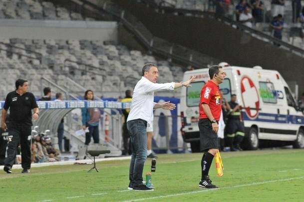 Veja as reaes do tcnico Paulo Bento na estreia pelo Cruzeiro, no duelo contra o Figueirense