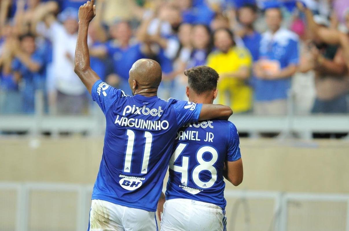 Fotos do jogo entre Cruzeiro e Pouso Alegre