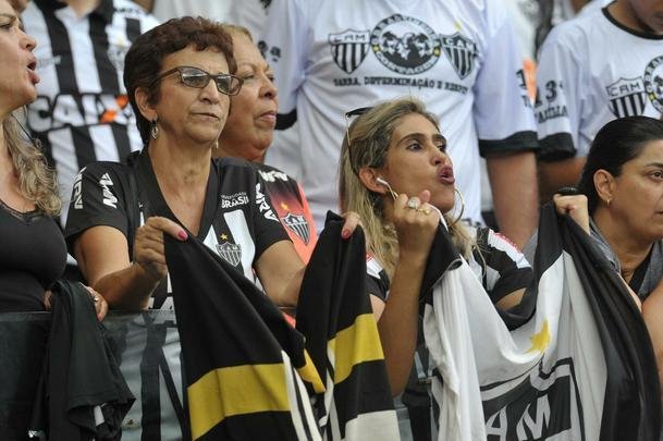 Fotos da torcida do Atltico durante o clssico contra o Cruzeiro