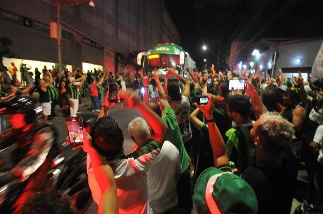 Chegada da torcida do Amrica ao Independncia para o jogo contra o Barcelona de Guayaquil pela terceira fase da Copa Libertadores de 2022