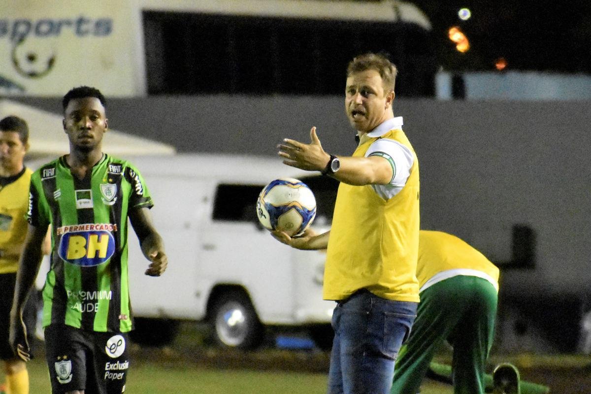 Amrica vence Londrina fora de casa e mantm sonho do acesso 