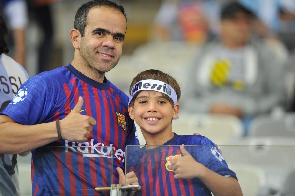 Torcedores na partida entre Argentina e Paraguai, no Mineiro, pela Copa Amrica