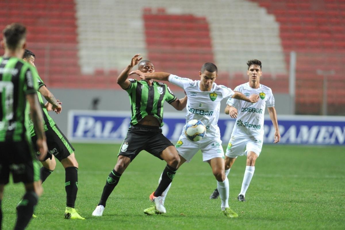 Fotos do jogo entre Amrica e Cuiab, no Independncia, pela 16 rodada da Srie B