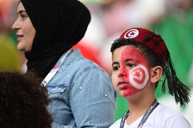 Imagens dos torcedores no jogo entre Dinamarca e Tun�sia, pelo Grupo D da Copa do Mundo.