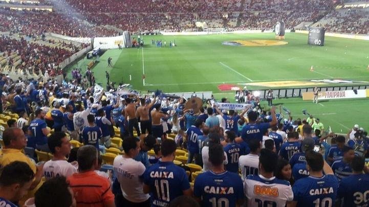 Mais de cinco mil cruzeirenses foram ao Maracanã acompanhar o primeiro jogo da decisão