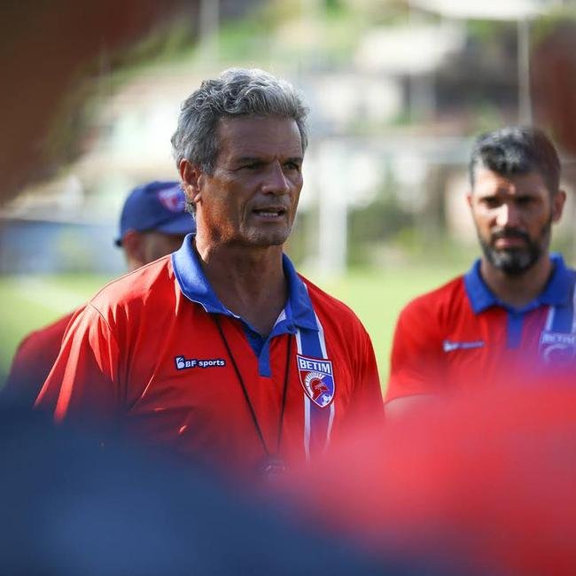 Com jogadores conhecidos da torcida mineira, como o zagueiro Edcarlos o meio-campista Leandro Domingues, o Betim apresentou o elenco nessa segunda-feira (21)