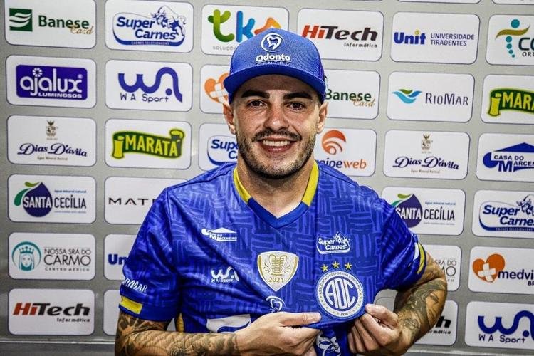 João Paulo, lateral (Confiança)