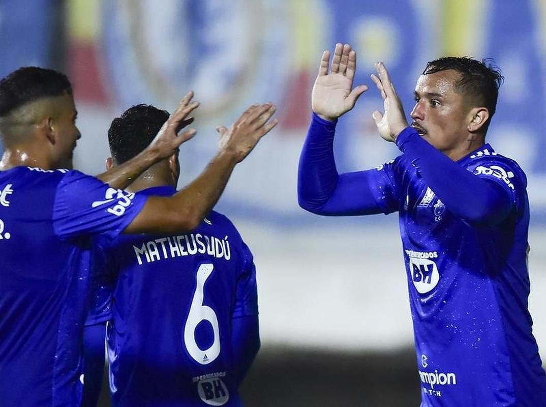 Ponte Preta x Cruzeiro: veja as fotos do jogo no Moiss Lucarelli, em Campinas, pela 32 rodada da Srie B do Campeonato Brasileiro