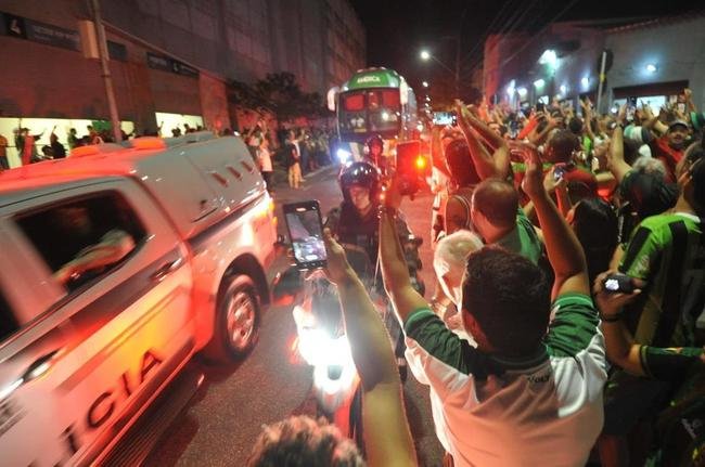 Chegada da torcida do Amrica ao Independncia para o jogo contra o Barcelona de Guayaquil pela terceira fase da Copa Libertadores de 2022