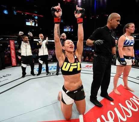 Fotos da vitória de Cris Cyborg em sua estreia no UFC