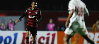 Zagueiro do Flamengo convoca torcida para jogo contra o Corinthians