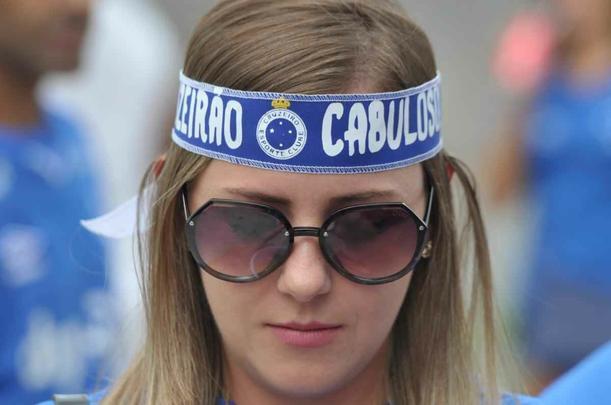 Fotos da torcida do Cruzeiro no primeiro clssico da final do Mineiro, contra o Atltico, no Mineiro