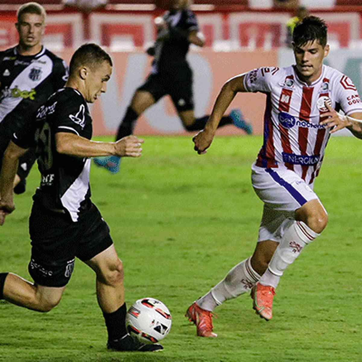 Ponte_Preta - 49 minutos Fim de jogo. A Macaca perdeu pelo placar