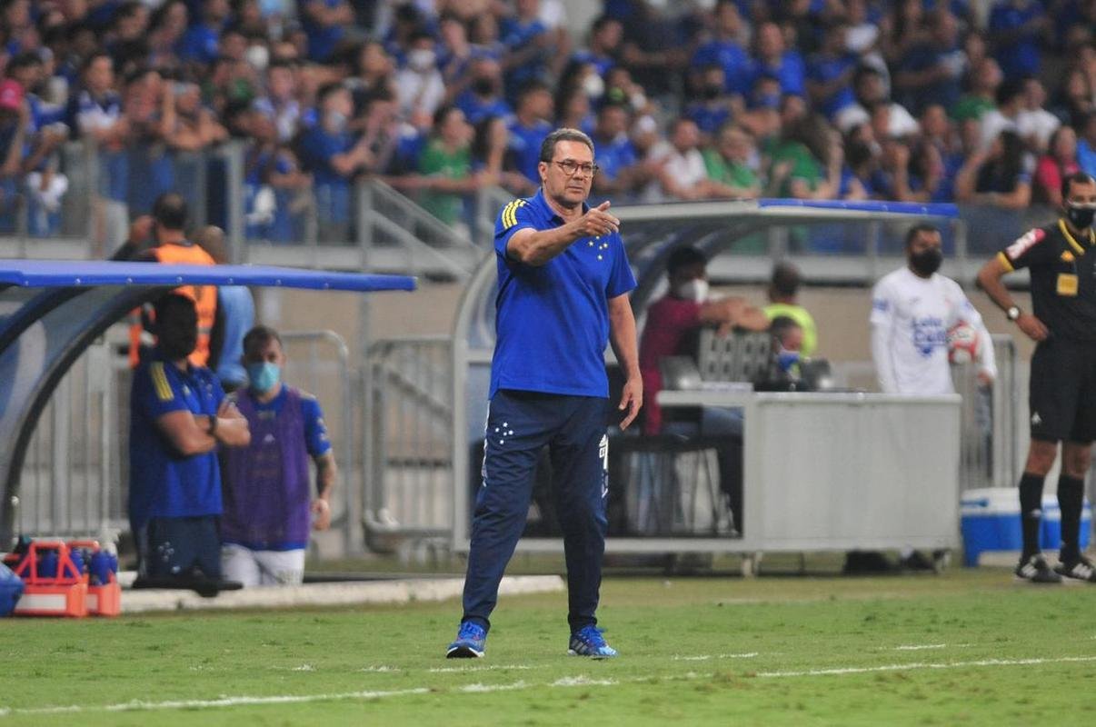 Fotos da partida entre Cruzeiro e Brusque, no Mineiro, em BH, pela 35 rodada da Srie B do Brasileiro