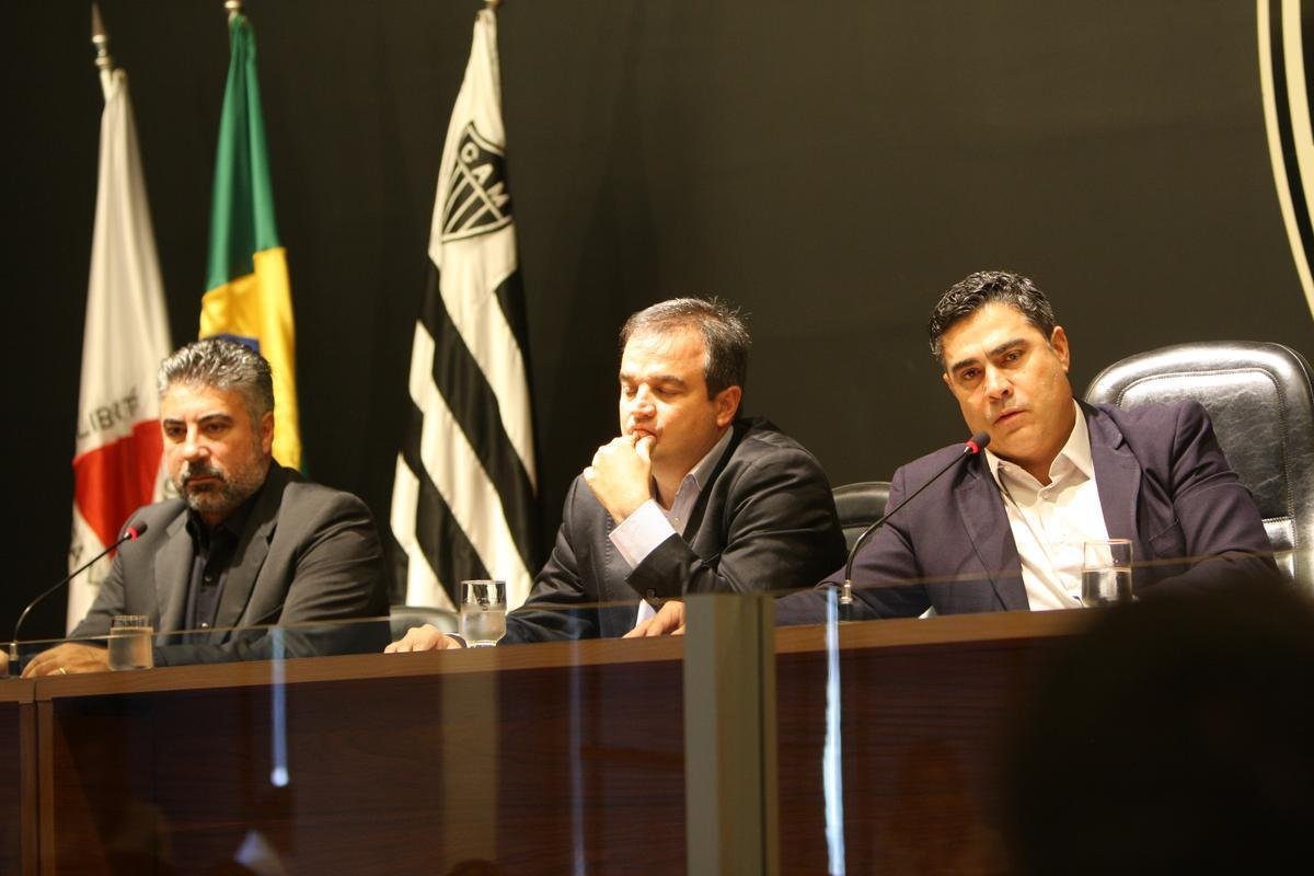 Veja imagens da entrevista coletiva de Srgio Sette Cmara