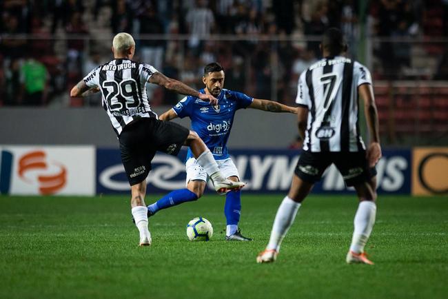 Robinho - Iniciou o ano de 2020 no Cruzeiro, mas deixou o clube rumo ao Grmio. No ano seguinte, acertou com o Coritiba e ficou at o fim de 2022. Neste ano, acertou com o Ava.