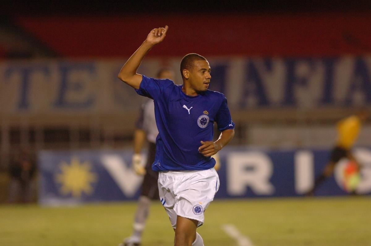 Atacante Gil (Cruzeiro: 2005-2006 / Flamengo: 2009-2010)