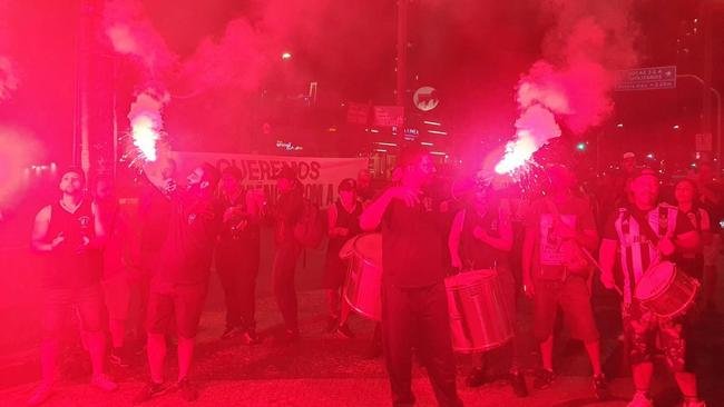 Torcedores do Atltico protestaram em frente  sede do clube nesta segunda-feira (21/11)