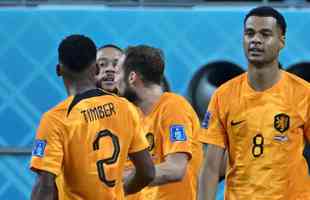 Lances do jogo entre Holanda e Estados Unidos pelas oitavas de final da Copa do Mundo.