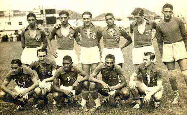 Cruzeiro j em 1946 com novo uniforme, escudo e cores