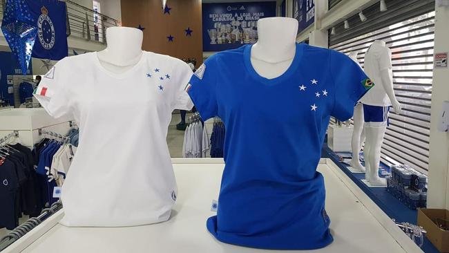 Camisas comemorativas lanadas por marca licenciada pelo Cruzeiro