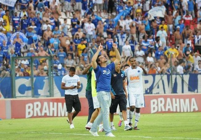 Atletas celestes vibraram com vitria e permanncia na Srie A