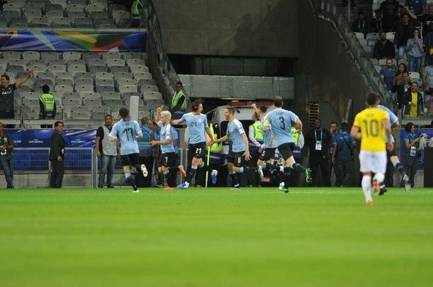 Fotos de Uruguai x Equador, no Mineiro