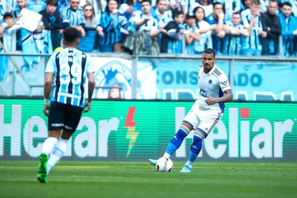 Fotos do jogo entre Grmio e Cruzeiro, na Arena, em Porto Alegre, pela 25 rodada da Srie B
