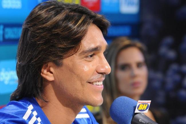 Fotos da apresenta��o do atacante Marcelo Moreno como novo refor�o do Cruzeiro para 2020. Duante entrevista, jogador foi acompanhado pela esposa Marilisy Antonelli e pela filha, Maria Clara