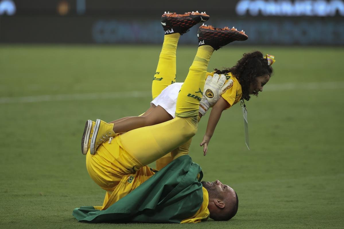 Festa do Palmeiras no Maracanã com a conquista do bicampeonato da Copa Libertadores sobre o Santos. Verdão venceu a decisão por 1 a 0 com gol do atacante Breno Lopes aos 53 do segundo tempo (AFP / Mauro Pimentel / Ricardo Moraes / Silvia Izquierdo)