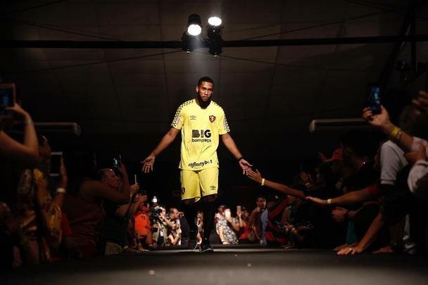 Festa de lançamento dos novos uniformes contou com a presença de jogadores e show de Paralamas de Sucesso