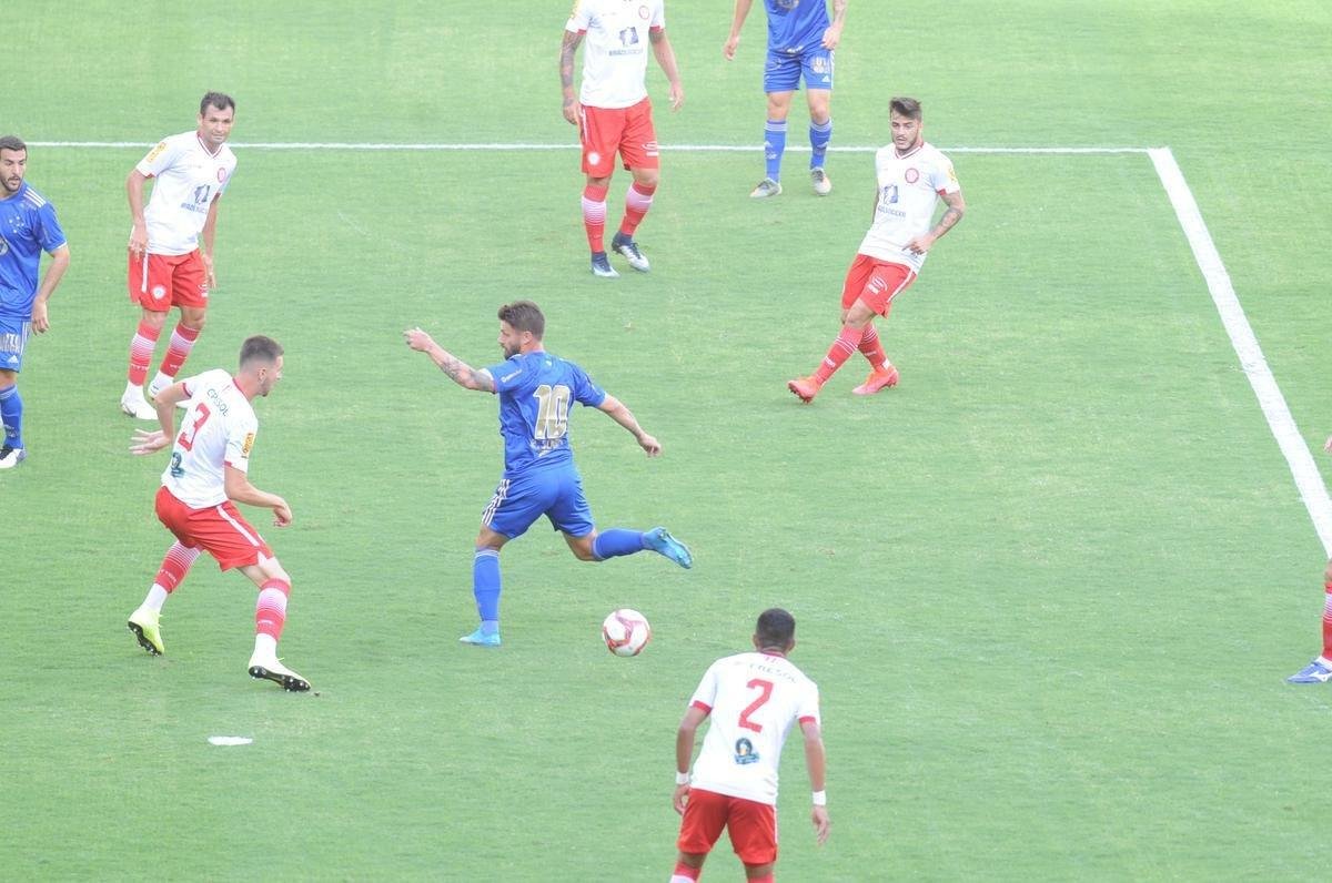Fotos do empate por 0 a 0 entre Cruzeiro e Tombense, no Mineiro, em Belo Horizonte, pela sexta rodada do Campeonato Mineiro de 2021. Goleiro cruzeirense Fbio pegou um pnalti cobrado por Paulinho Dias e evitou o revs.