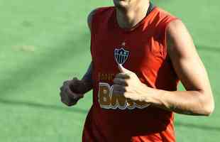 Pedro Botelho (Nova Vencia) - Lateral-esquerdo de 33 anos passou pelo Atltico em 2014 e 2015. Tem um gol no Capixaba.
