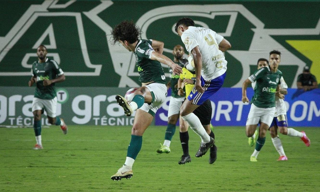 Cruzeiro empatou com Gois no Estdio da Serrinha, em Goinia, pela 22 rodada