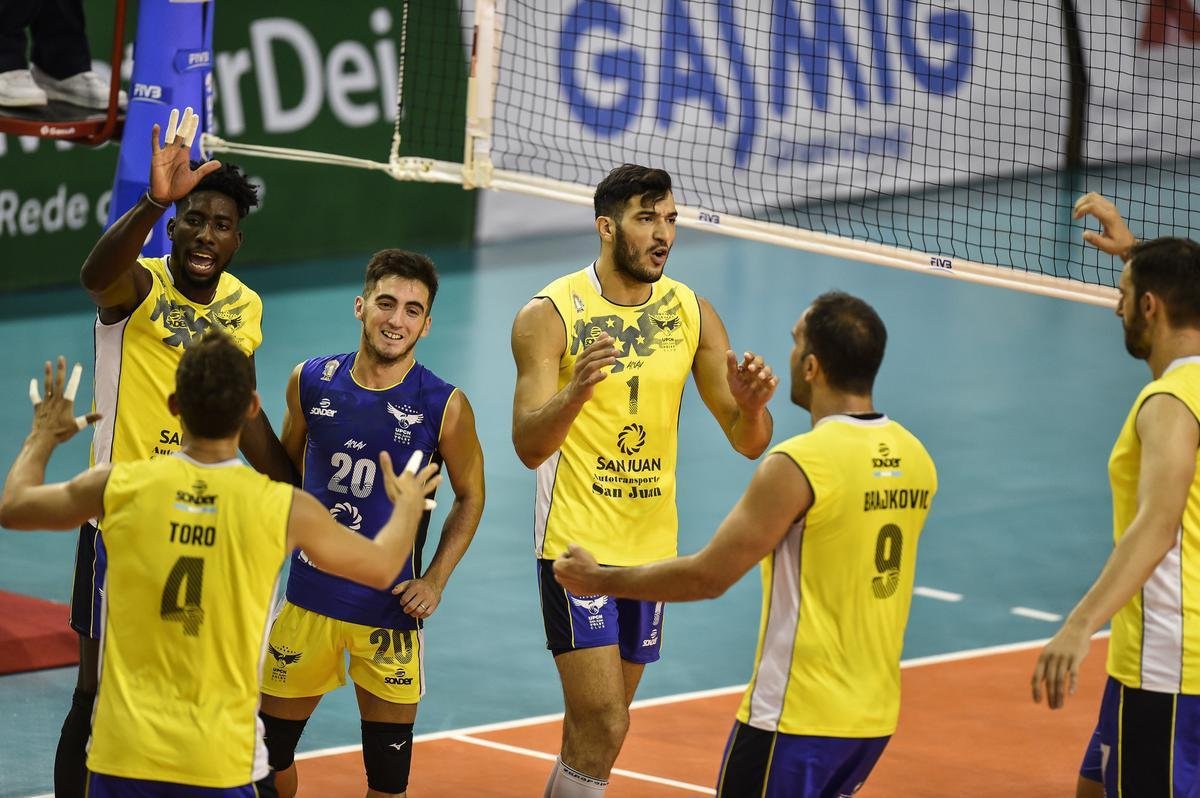 Cruzeiro e UPCN Bolvar Voley fizeram a final do Campeonato Sul-Americano de Clubes de Vlei, no Ginsio do Riacho, em Contagem