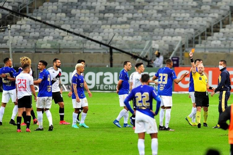 Pictures of the match Cruzeiro and Vasco in Mounir