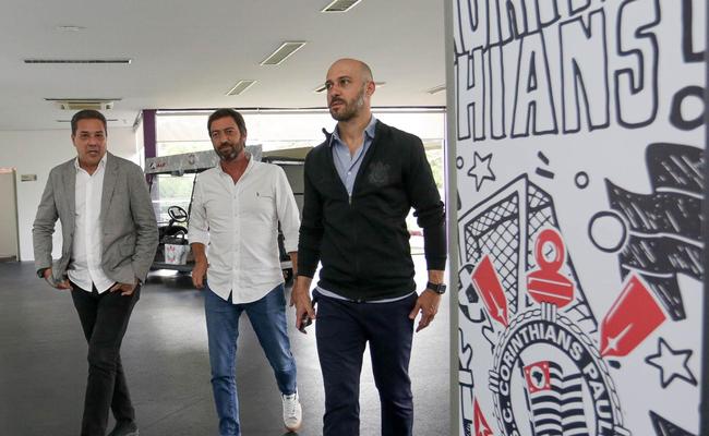 Alessandro Nunes, Duílio Monteiro Alves e Vanderlei Luxemburgo no CT