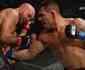 Rafael dos Anjos domina Lawler na luta principal do UFC Canad; Glover nocauteia