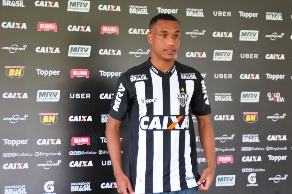 Fotos da apresentao e primeiro treino de Leandrinho no Atltico