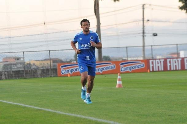 Cruzeiro iniciou sua intertemporada nesta segunda-feira na Toca da Raposa II. Tcnico Mano Menezes contou com elenco completo. Grupo agora comea preparao para decises com Atltico na Copa do Brasil, River Plate na Copa Libertadores e 29 rodadas restantes do Campeonato Brasileiro