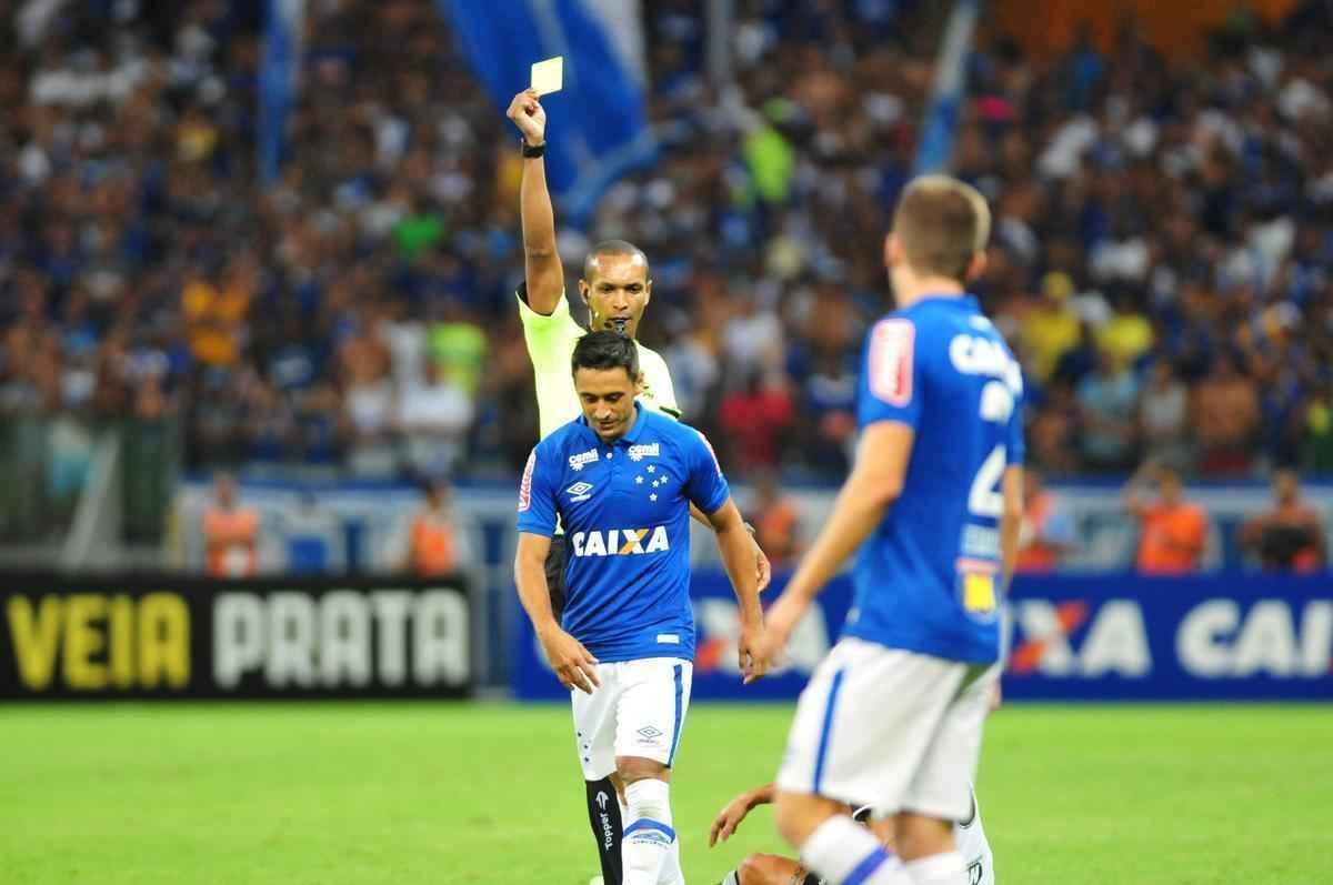 Imagens do segundo tempo do clssico vencido pelo Cruzeiro no Mineiro