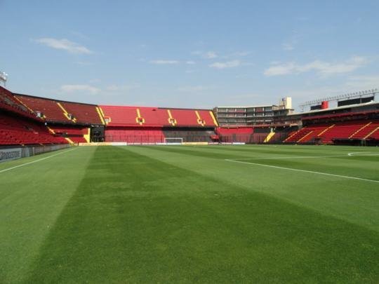 Construído em 1946, o Cemitério de Elefantes foi onde o Colón venceu o Santos de Pelé, a Seleção Argentina, o Peñarol, então campeão mundial, e os poderosos River Plate e Boca Juniors