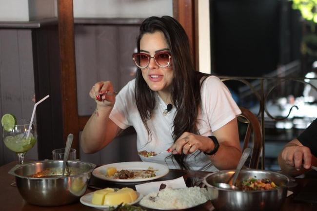 Na primeira vez de Larissa Riquelme em Belo Horizonte, levamos a modelo e apresentadora paraguaia para um verdadeiro banquete de pratos tpicos da culinria mineira. E ela adorou!
