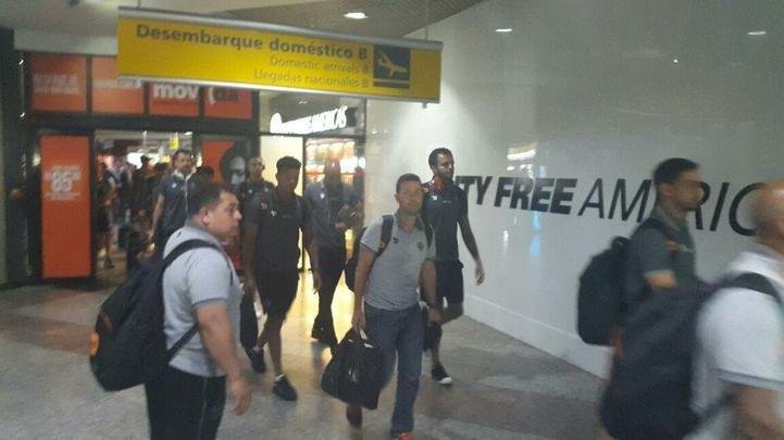Jogadores desembarcaram na tarde desta terça-feira, em Porto Alegre