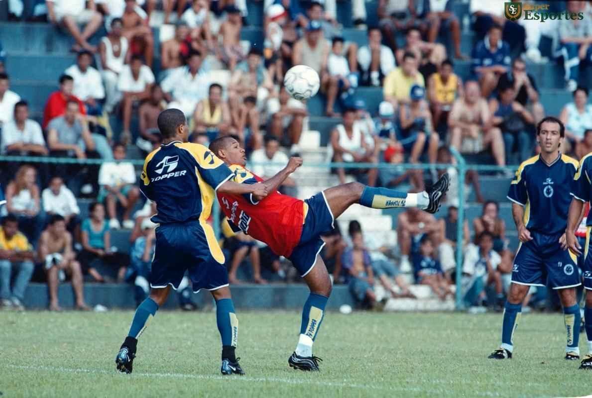 Imagens da Toca da Raposa I em 2000, ano da chegada do tcnico Luiz Felipe Scolari