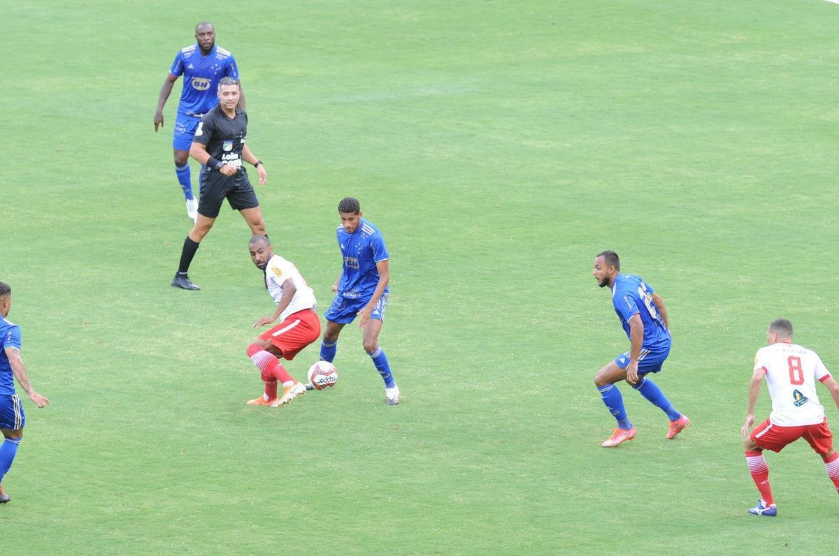 Fotos do empate por 0 a 0 entre Cruzeiro e Tombense, no Mineiro, em Belo Horizonte, pela sexta rodada do Campeonato Mineiro de 2021. Goleiro cruzeirense Fbio pegou um pnalti cobrado por Paulinho Dias e evitou o revs.