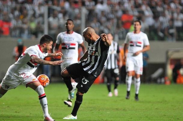 Imagens do segundo tempo da partida entre Atltico e So Paulo, no Independncia, pela Libertadores