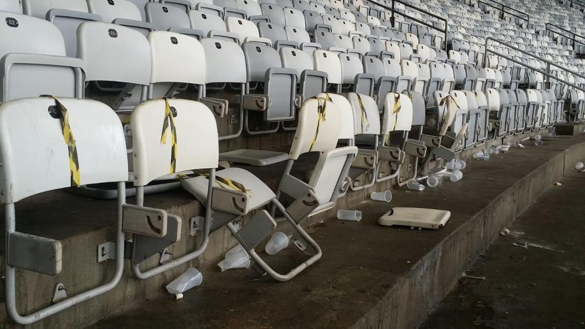 Imagens dos estragos causados por torcedores no Mineiro