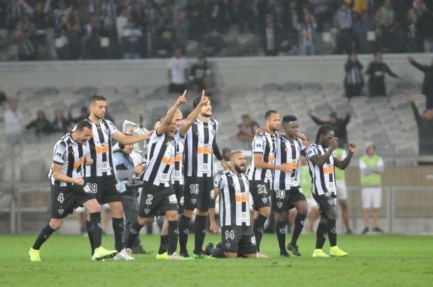 Atltico perdeu por 4 a 3 para o Coln nos pnaltis e foi eliminado da Copa Sul-Americana. Goleiro argentino Burin defendeu penalidades de Rver e Cazares